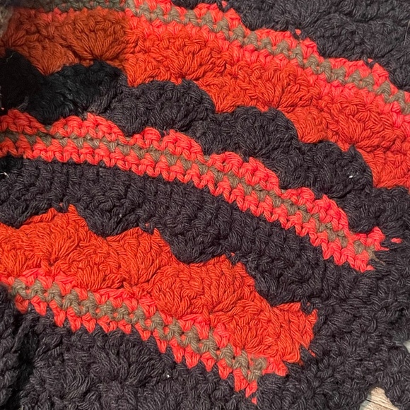 Beautiful Cropped Crochet Halter Tie Tank Top Size M In Black/Red/Olive Green - Picture 10 of 11